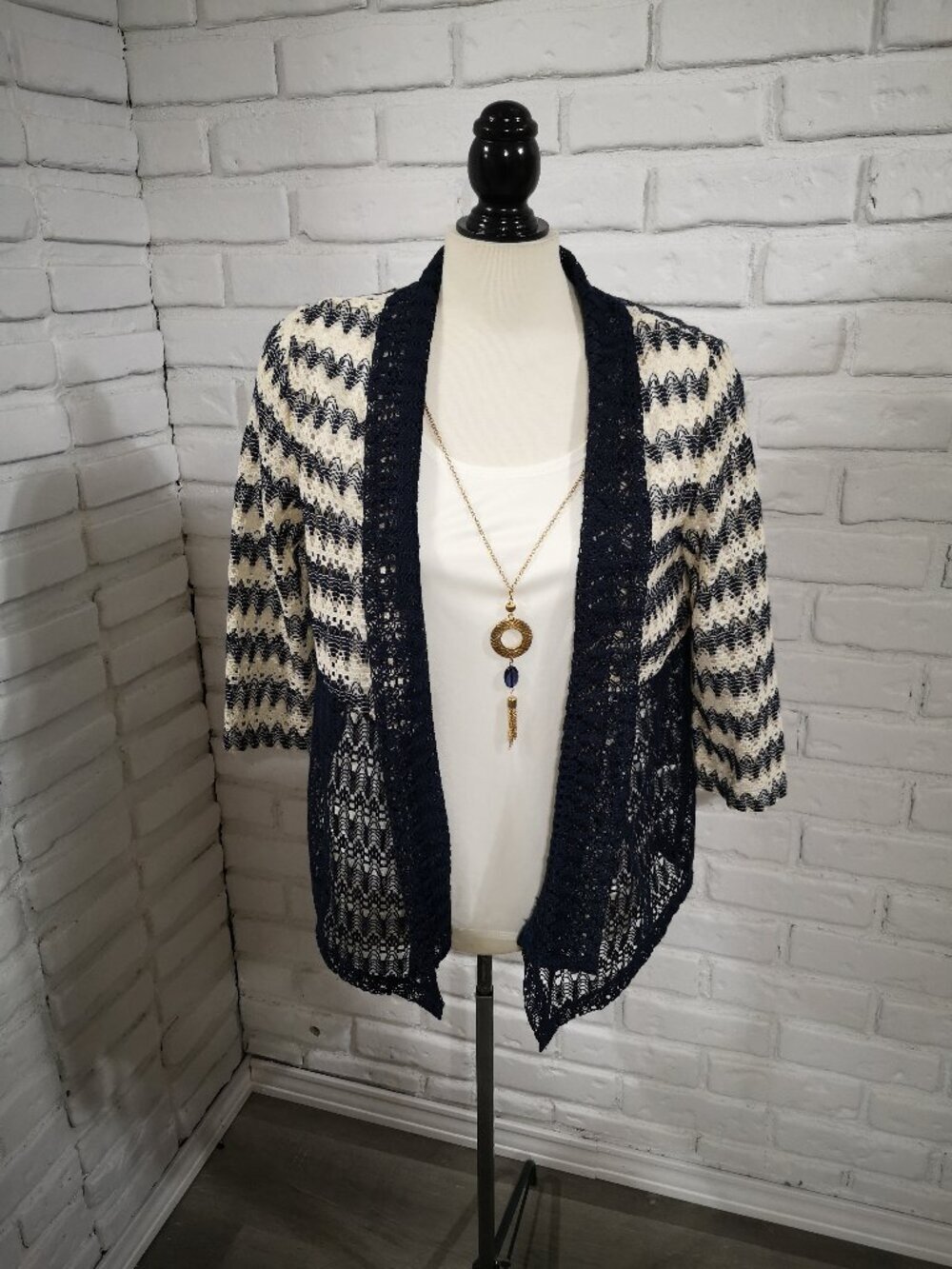 Alfred Dunner Ladies Medium Petite Beige & Navy Lace Cardigan w/ Attached Tank